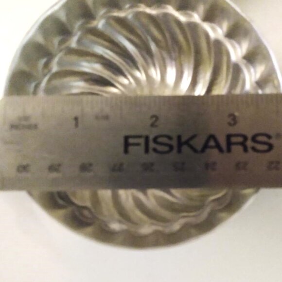 14 Mini Metal Baking Molds Jello Cake Dessert Crafts Bundt - Star - Fluted - Picture 9 of 15